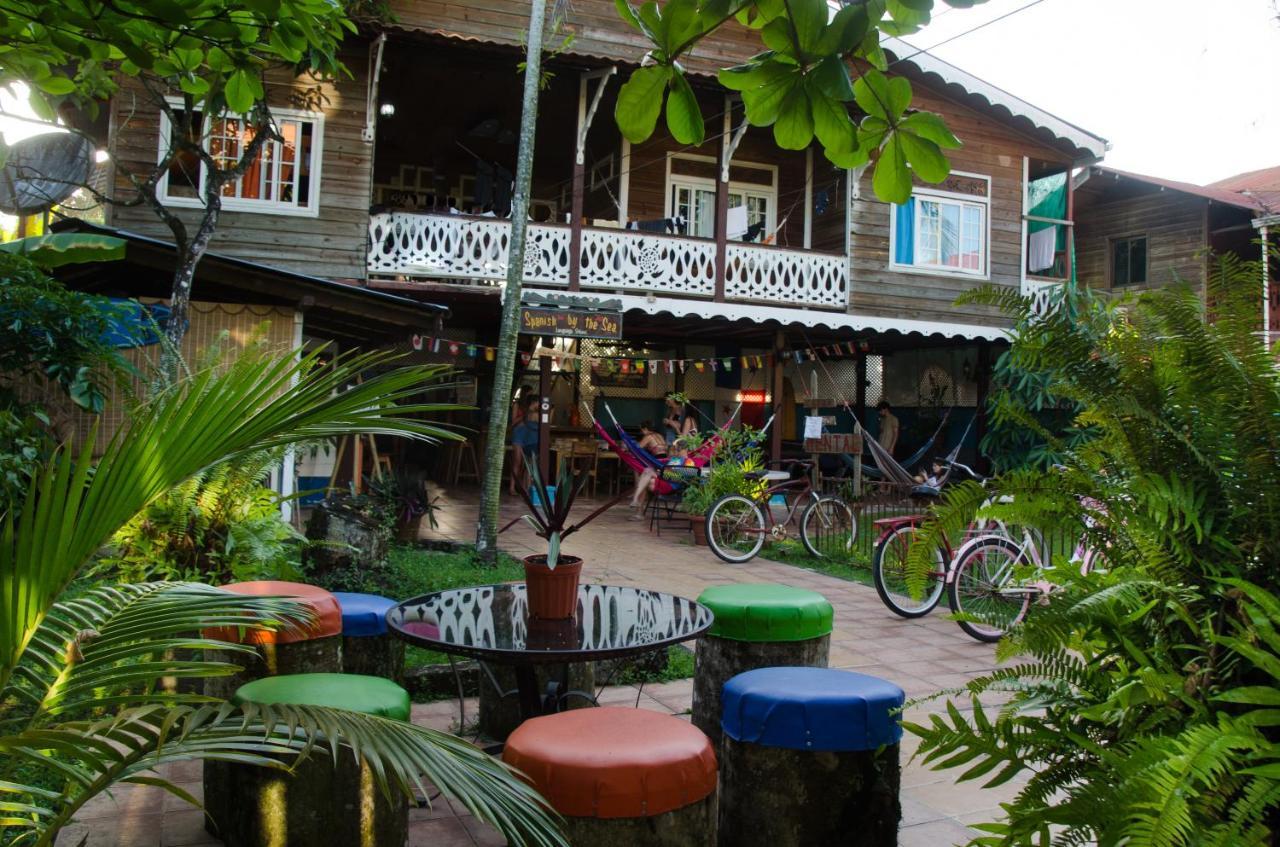 Spanish By The Sea - Bocas Hostel Bocas del Toro Exterior photo