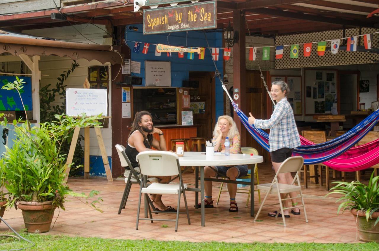 Spanish By The Sea - Bocas Hostel Bocas del Toro Exterior photo